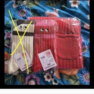 NWT☆ Uniqlo × Anya Hindmarch Scarf And Socks Set